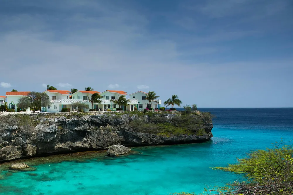 Homes along the Curaçao coastline